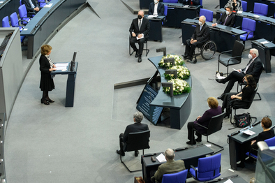 Der Bundestag gedenkt der Opfer des Nationalsozialismus in seiner jährlichen Gedenkstunde im Plenarsaal des Reichstagsgebäudes.; Dr. h.c. Charlotte Knobloch, Präsidentin der Israelitischen Kultusgemeinde München und Oberbayern, hält die Gedenkrede.; Blick