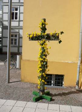 geschmücktes Kreuz